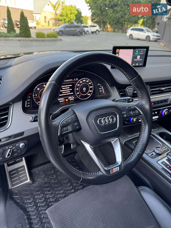Позашляховик / Кросовер Audi Q7 2017 в Чернівцях