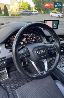 Позашляховик / Кросовер Audi Q7 2017 в 
