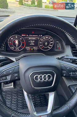 Позашляховик / Кросовер Audi Q7 2017 в 
