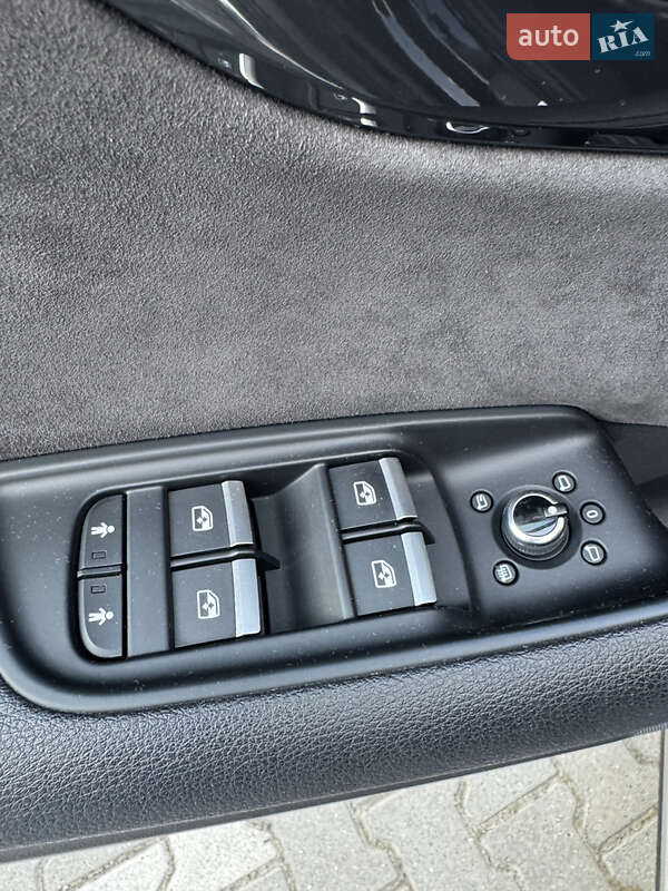 Позашляховик / Кросовер Audi Q7 2017 в Чернівцях