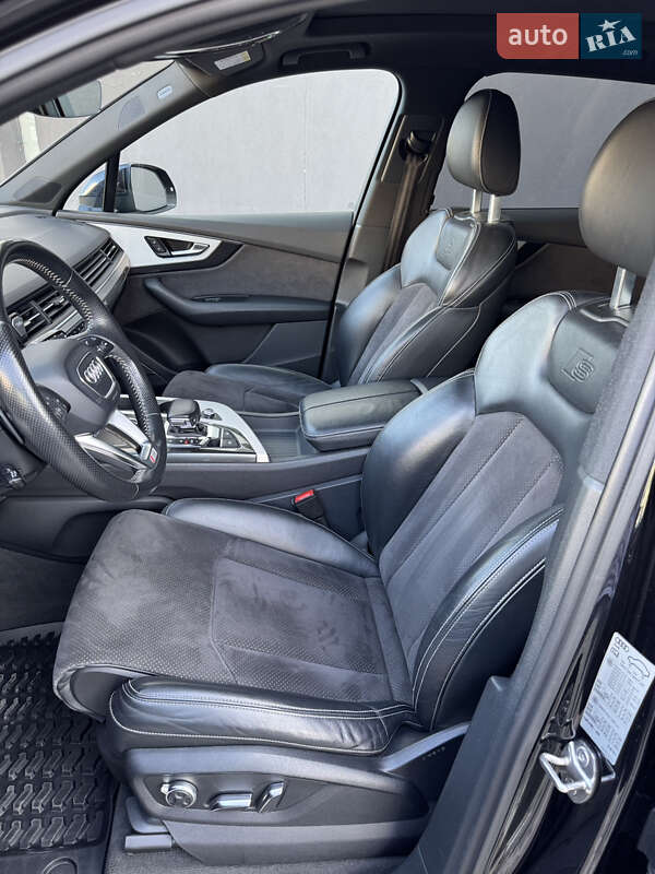 Позашляховик / Кросовер Audi Q7 2017 в Чернівцях