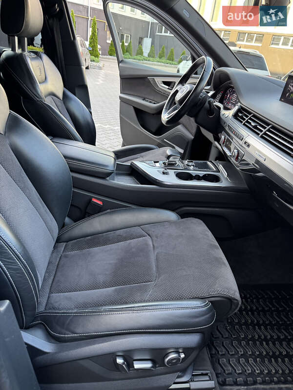 Позашляховик / Кросовер Audi Q7 2017 в Чернівцях