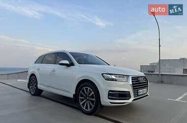 Внедорожник / Кроссовер Audi Q7 2016 в 