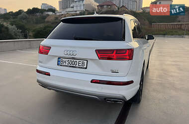 Внедорожник / Кроссовер Audi Q7 2016 в 
