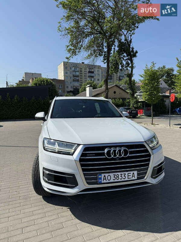 Позашляховик / Кросовер Audi Q7 2017 в 