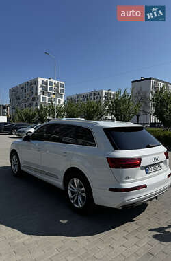 Позашляховик / Кросовер Audi Q7 2017 в 