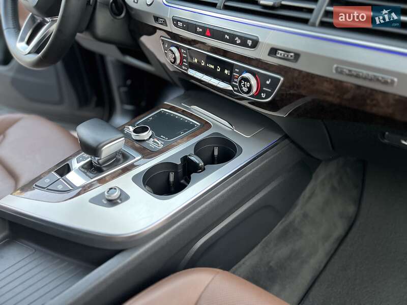 Позашляховик / Кросовер Audi Q7 2015 в Хмельницькому