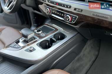 Внедорожник / Кроссовер Audi Q7 2015 в 