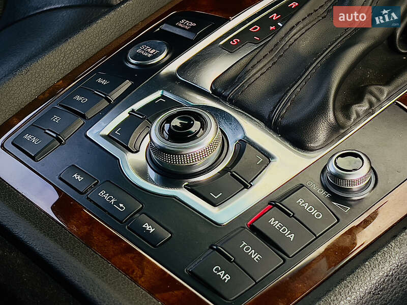 Позашляховик / Кросовер Audi Q7 2010 в Миколаєві