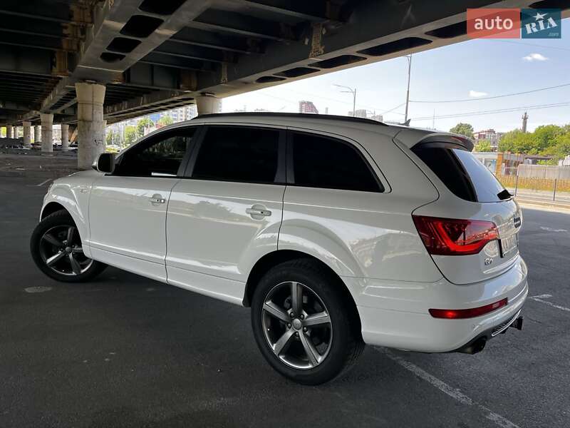 Внедорожник / Кроссовер Audi Q7 2015 в Киеве