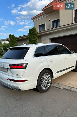 Позашляховик / Кросовер Audi Q7 2016 в 