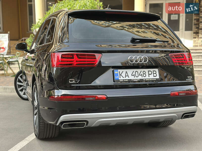 Позашляховик / Кросовер Audi Q7 2016 в Києві