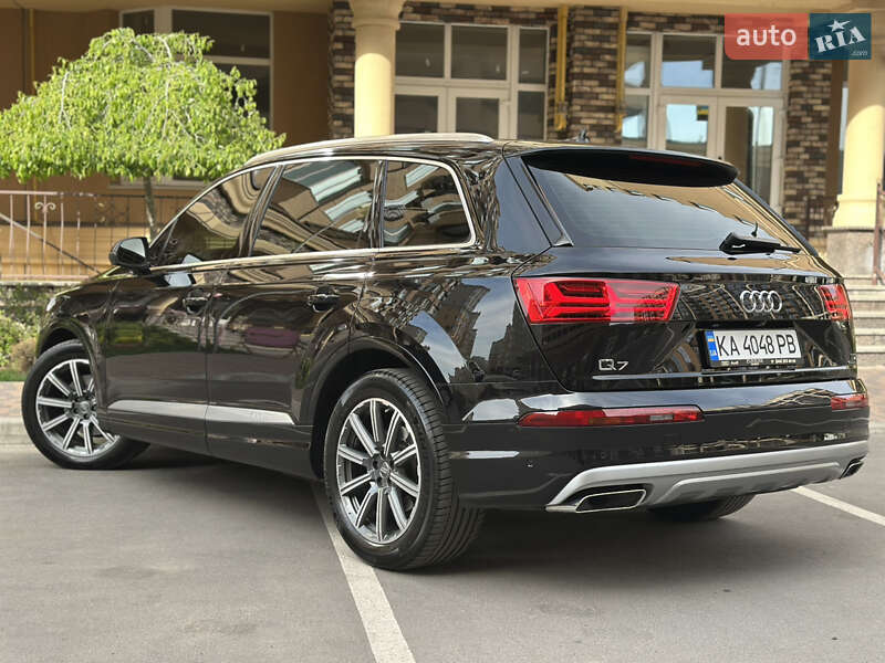 Позашляховик / Кросовер Audi Q7 2016 в Києві