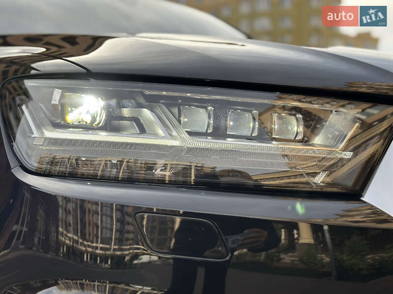 Позашляховик / Кросовер Audi Q7 2016 в Києві
