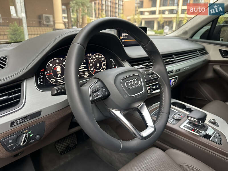 Позашляховик / Кросовер Audi Q7 2016 в Києві