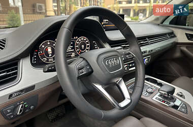 Внедорожник / Кроссовер Audi Q7 2016 в 