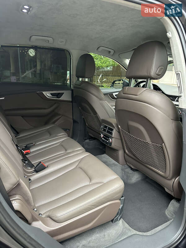 Позашляховик / Кросовер Audi Q7 2016 в Києві