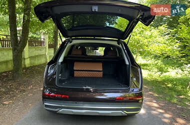 Внедорожник / Кроссовер Audi Q7 2020 в 