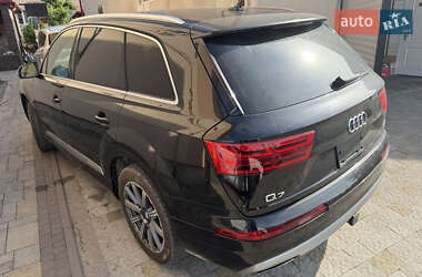Позашляховик / Кросовер Audi Q7 2016 в 