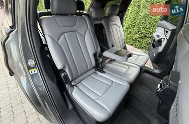 Внедорожник / Кроссовер Audi Q7 2017 в 