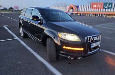 Позашляховик / Кросовер Audi Q7 2013 в 