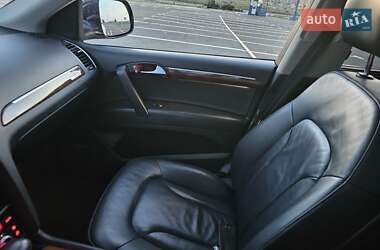 Позашляховик / Кросовер Audi Q7 2013 в 