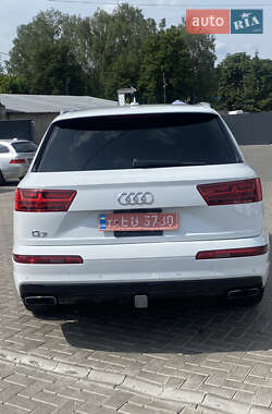 Позашляховик / Кросовер Audi Q7 2017 в 