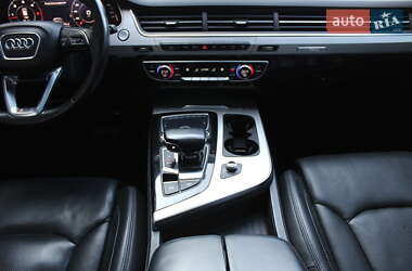 Внедорожник / Кроссовер Audi Q7 2017 в 