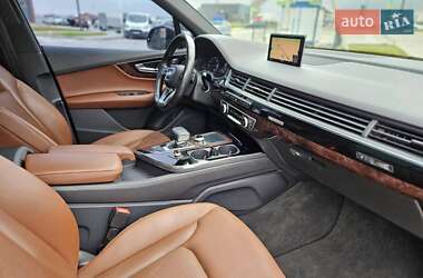 Внедорожник / Кроссовер Audi Q7 2016 в 