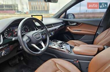 Внедорожник / Кроссовер Audi Q7 2016 в 