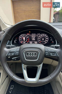 Позашляховик / Кросовер Audi Q7 2018 в 