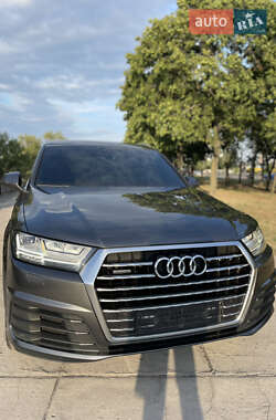 Внедорожник / Кроссовер Audi Q7 2016 в 