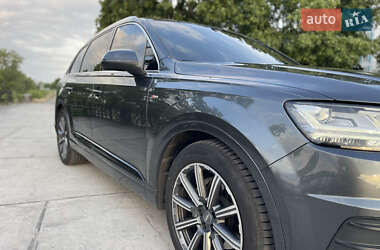 Внедорожник / Кроссовер Audi Q7 2016 в 