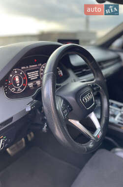 Внедорожник / Кроссовер Audi Q7 2016 в 