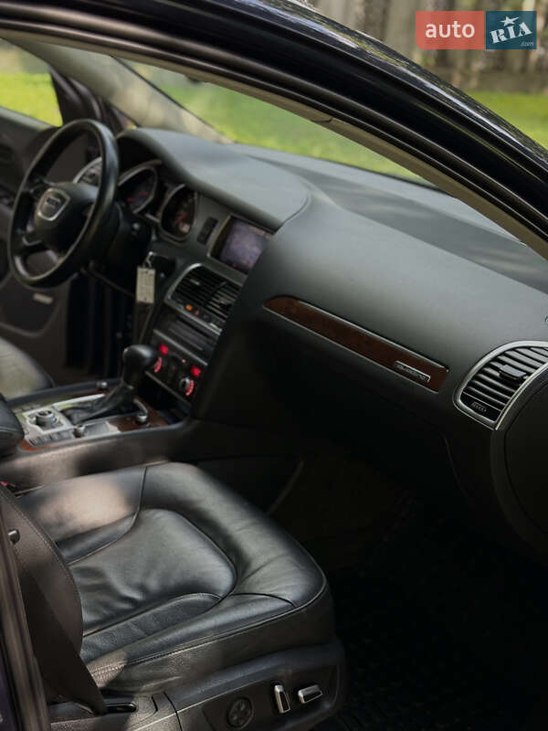Позашляховик / Кросовер Audi Q7 2013 в Дубні
