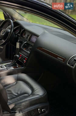 Позашляховик / Кросовер Audi Q7 2013 в 