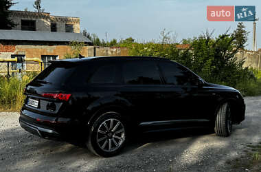 Внедорожник / Кроссовер Audi Q7 2021 в 