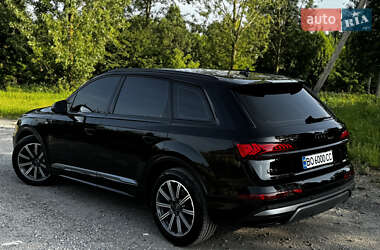 Внедорожник / Кроссовер Audi Q7 2021 в 