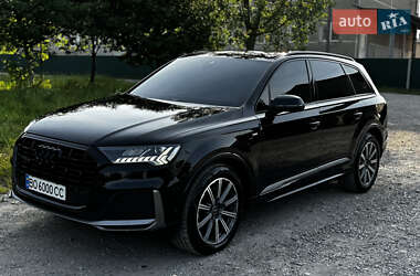 Внедорожник / Кроссовер Audi Q7 2021 в 