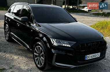 Внедорожник / Кроссовер Audi Q7 2021 в 