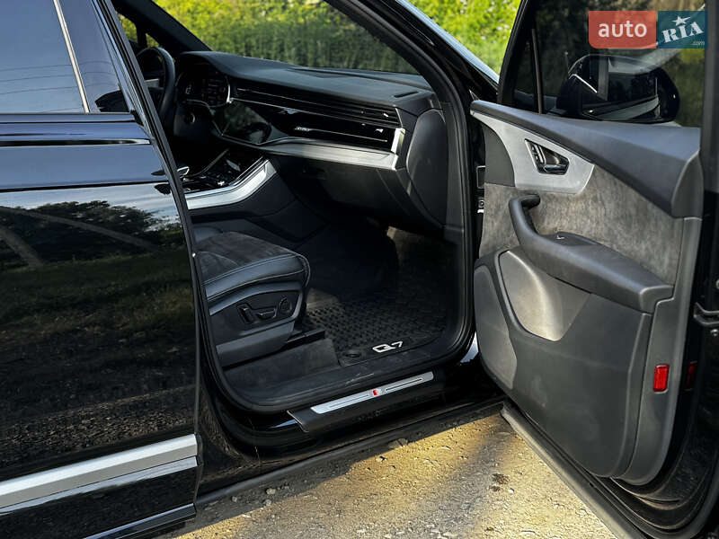 Позашляховик / Кросовер Audi Q7 2021 в Тернополі