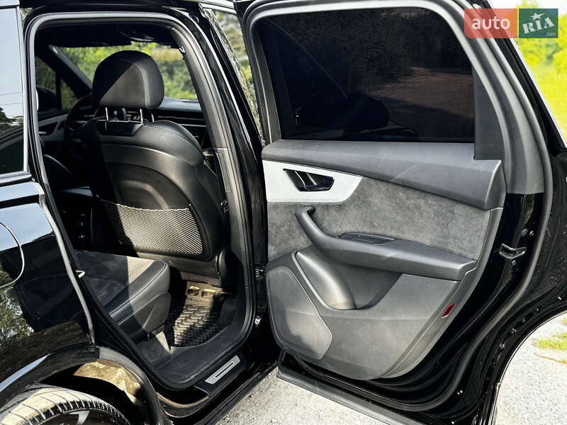 Позашляховик / Кросовер Audi Q7 2021 в Тернополі