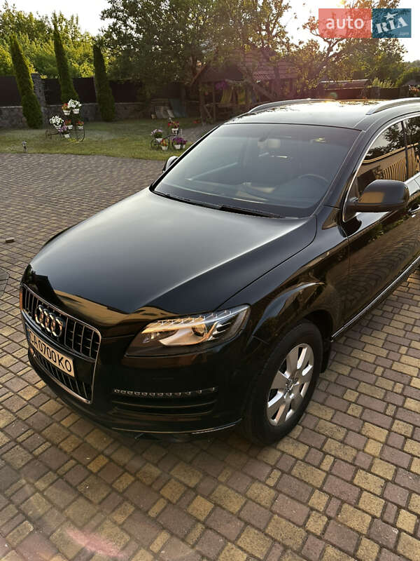 Позашляховик / Кросовер Audi Q7 2015 в Умані