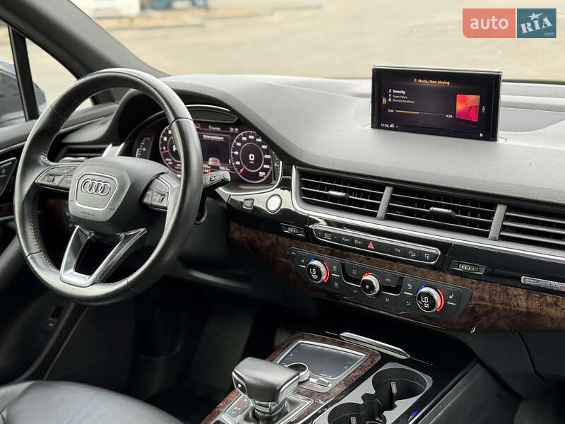 Позашляховик / Кросовер Audi Q7 2016 в Дніпрі