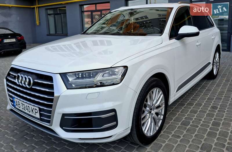 Внедорожник / Кроссовер Audi Q7 2016 в 