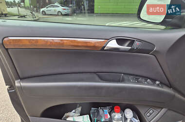 Позашляховик / Кросовер Audi Q7 2007 в 