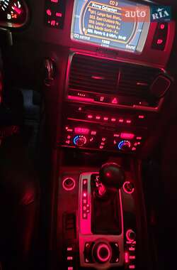 Позашляховик / Кросовер Audi Q7 2007 в 
