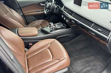 Внедорожник / Кроссовер Audi Q7 2016 в 