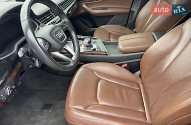 Внедорожник / Кроссовер Audi Q7 2016 в 