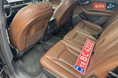Внедорожник / Кроссовер Audi Q7 2016 в 